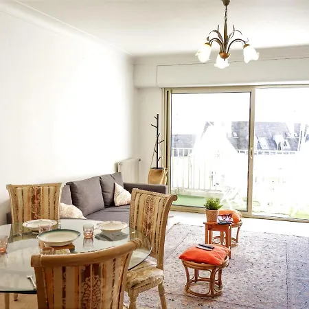 Raphael Apartment