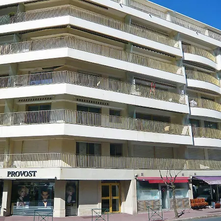 Raphael Apartment