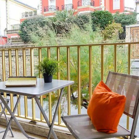 Raphael Apartment
