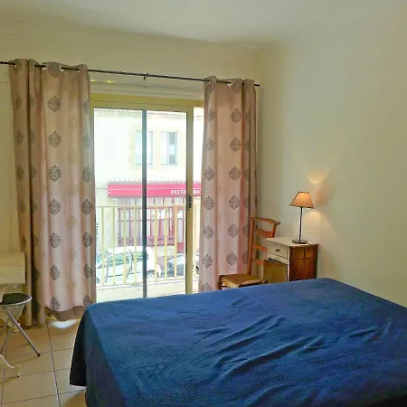 Raphael Apartment