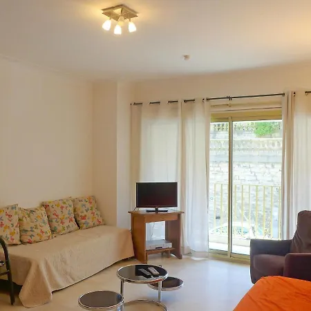 Raphael Apartment *